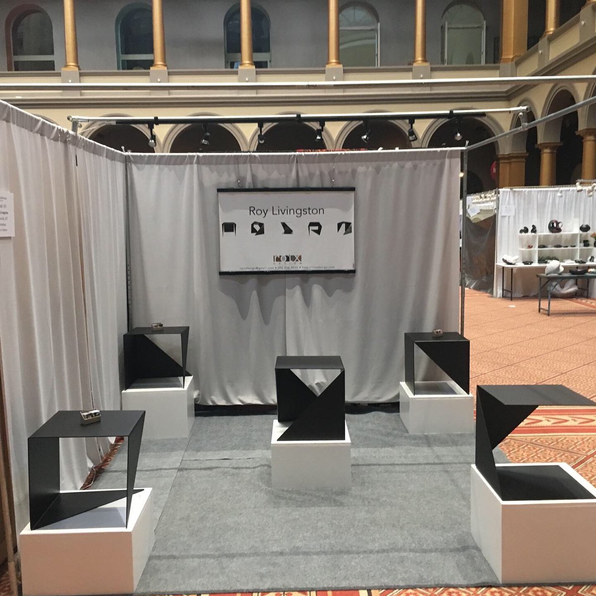 ROIXDesign's tweet image. 2019, Last in-person Smithsonian Craft Show. Next one coming up this April. #furnituredesign #Smithsoniancraftshow #moderndesign #designers #makers #roixdesign