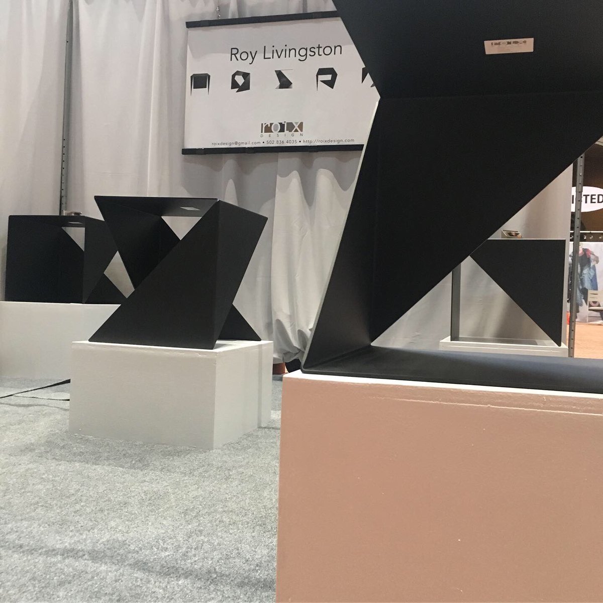ROIXDesign's tweet image. 2019, Last in-person Smithsonian Craft Show. Next one coming up this April. #furnituredesign #Smithsoniancraftshow #moderndesign #designers #makers #roixdesign