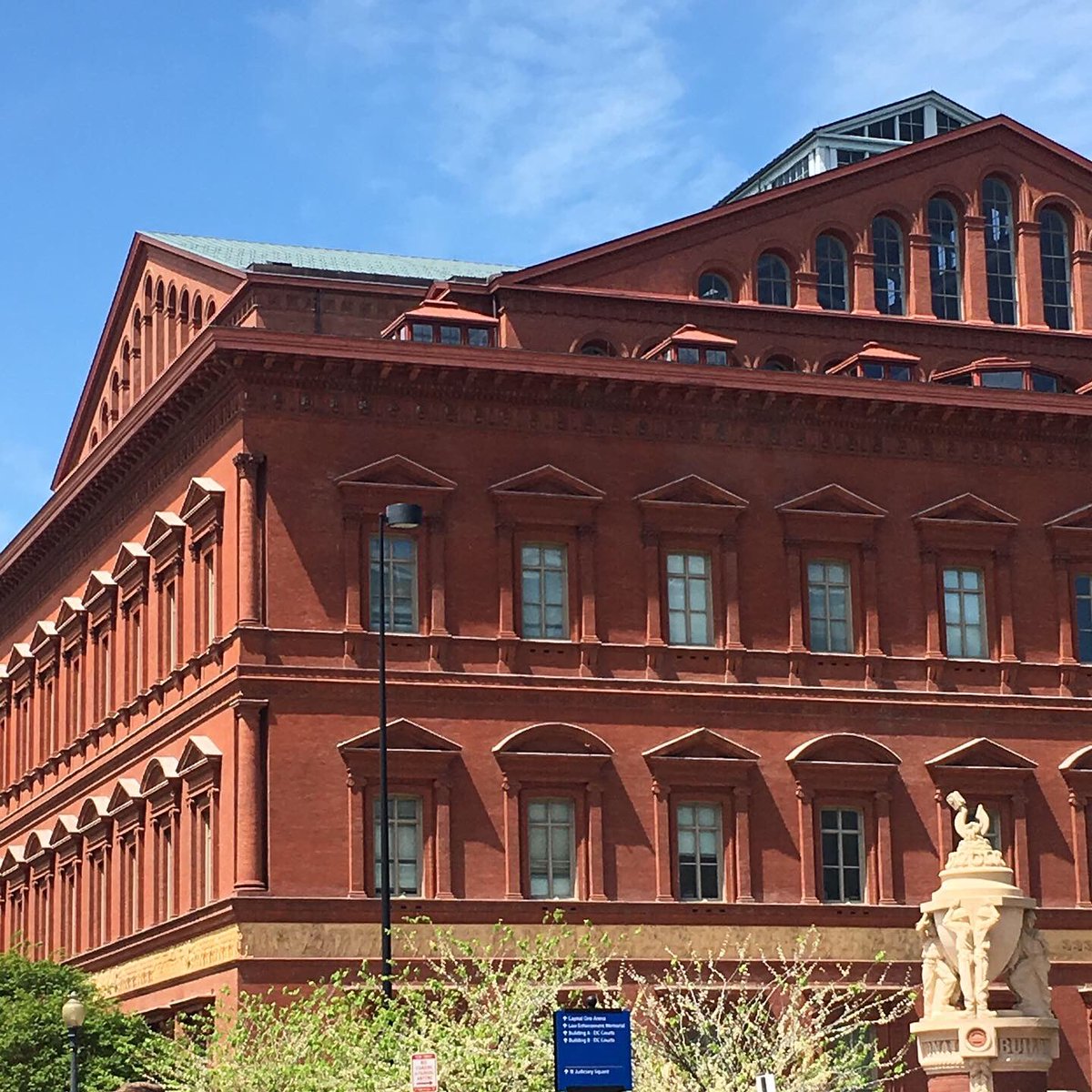 ROIXDesign's tweet image. 2019, Last in-person Smithsonian Craft Show. Next one coming up this April. #furnituredesign #Smithsoniancraftshow #moderndesign #designers #makers #roixdesign