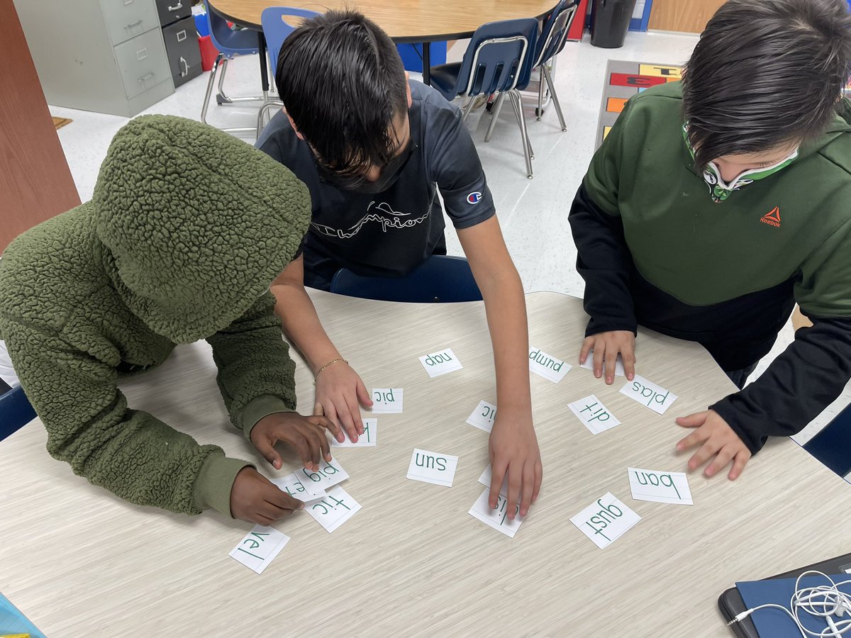 Students working together as a team to sort, construct and read 2 syllable words while at the same time expanding their understanding of open and closed syllables and the connection to vowel sounds. <a href="/MtVernonWoods/">Mount Vernon Woods</a> @MvwStewart5th