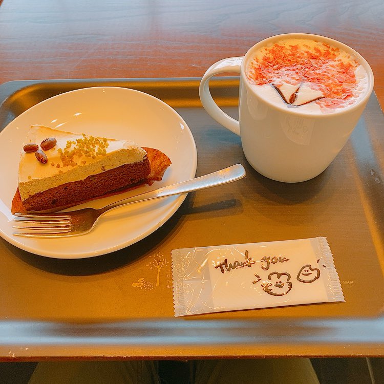 スタバリスタ 冬と春が混在する晴れ間 食後のcafe Time 顔馴染みのptrさんと心温まり 落ち着くひと時に感謝 Starbucks 帯広白樺通り店 22sakura さくら咲いたミルクラテ アーモンドミルクホイップのガトーショコラ T Co Xv6fycd7b3