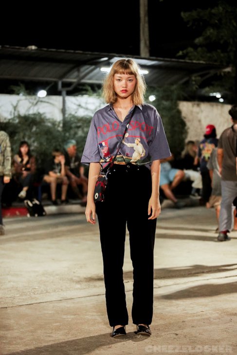 CheezeLooker's tweet photo. Gene - Kodchakorn Prachumtas
IG: @l.i.l.g.e.n.e
Occupation: Model
Top: Vintage Polo Sport
Pants: Versace
Bag: Marimekko
Shoes: Songbird.
#ChzStreetStyle #streetfashion #Throwback #LookerStreetStyle https://t.co/2IspHDMjjW