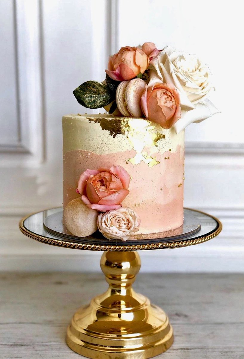 TwistingFaces's tweet photo. Joyeux Anniversaire, Dear Elliot.

*Alexandre approached @LIKEGLXSS holding a plate with a small but elaborately decorated cake. He'd obviously spent a good amount of effort making it picture perfect. Of course he tossed his phone to @drizellabitch for picture taking.* https://t.co/6QRLCux8lW