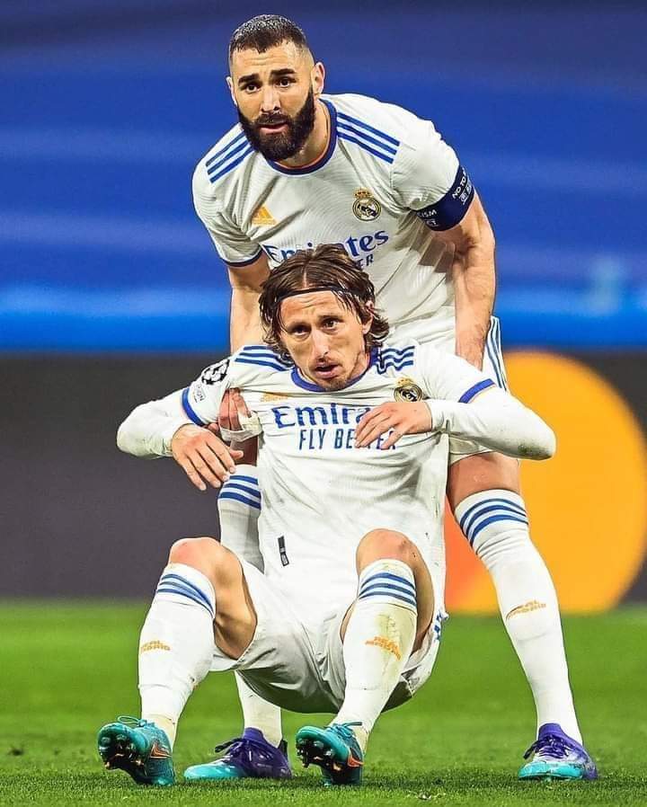 Osama_Sumaa's tweet photo. انهض يا لوكا فلا مجال للسقوط علي ارض البرنابيو أمامنا التاريخ انهض يا لوكا مودريتش ❤️
#هلا_مدريد
#هلا_بنزيما
#هلا_مودريتش https://t.co/VYgahl1JZk