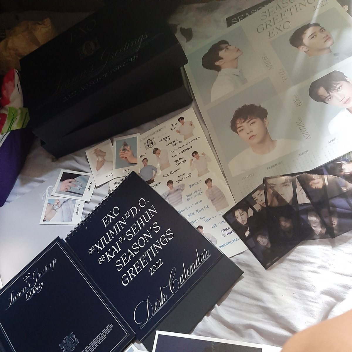 penguinizedjess's tweet photo. Late post! 
Happy transaction again w/@MERCHANTyeolPH 😍

This is my 2nd EXO SG. More to come. 💕 https://t.co/XMz8mYhf8U