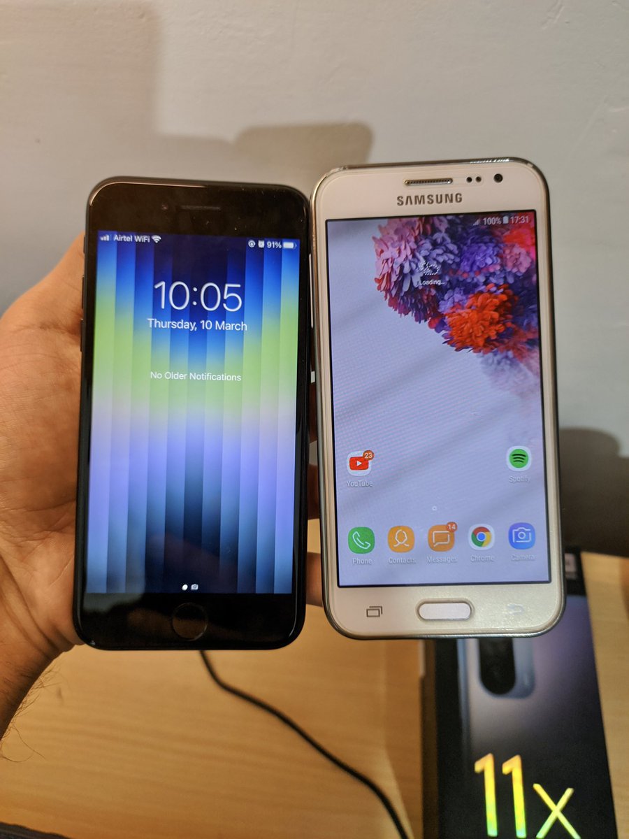 arkapravoarka's tweet photo. Samsung’s 2014 design vs Apple’s 2 day old iPhone SE 3.
#iPhoneSE2022 #iPhoneSE3 https://t.co/E2RxSfqD1m