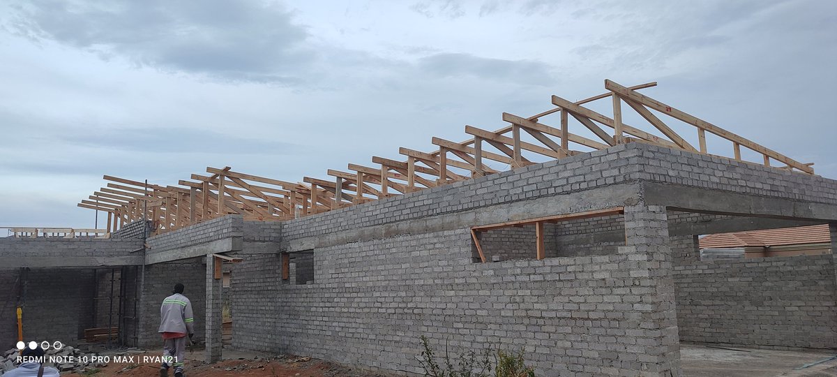 sungwasha_mcz's tweet photo. #GoodMorning #GNorthSite #RoofingStage #MakalebaInvestments https://t.co/95yeIKqufh