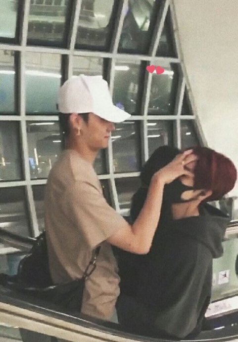 FarFxng's tweet photo. เจบีตอนเจอหน้ามาร์คต้วน55555555555🤣
#Got7 https://t.co/vbEDi6X7I3