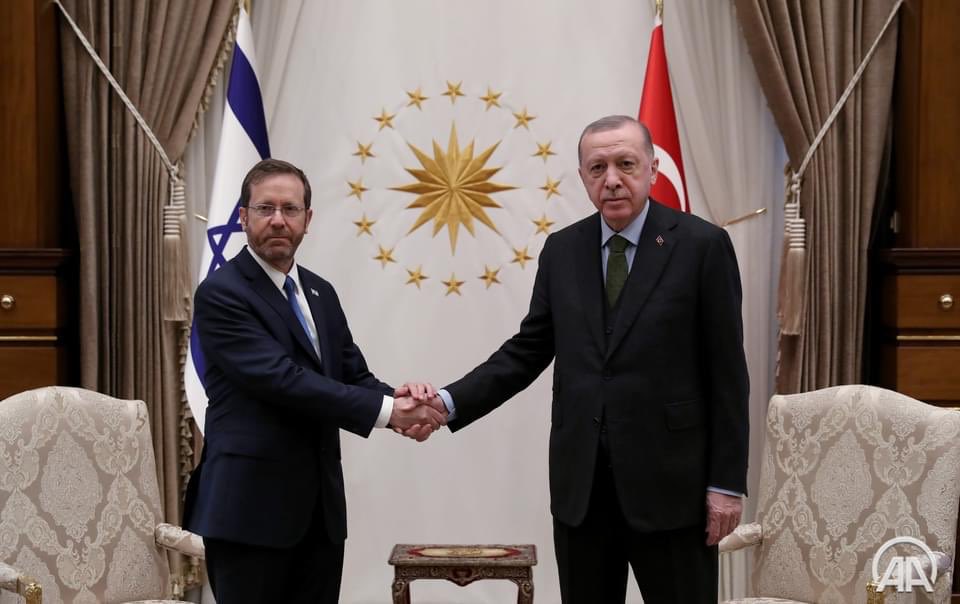 jamalrayyan's tweet photo. الرئيس اردوغان مواقفه مشرفة تجاه فلسطين،  فلم يبادر باقامة علاقات مع الكيان الصهيوني بل ورثها من حكومات سبقته بفعل انهيار الامبراطورية العثمانية ، ثم إن تركيا ليست عربية لكي يقارن ويبرر بعض العرب تطبيع تركيا بتطبيع انظمة عربية مع إسرائيل قبل تحقيق الحقوق المشروعة للشعب الفلسطيني https://t.co/v7HwZDxGgk
