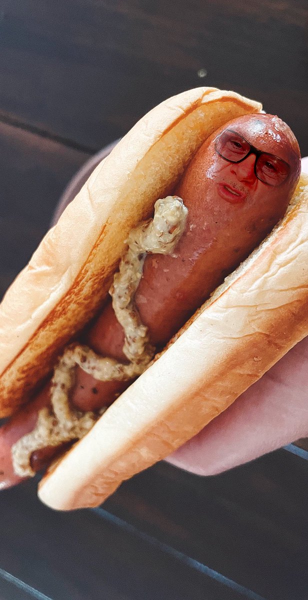 QtsGameQuest's tweet photo. I'd put him in mouth, would you put him in my mouth, cause I would. @DannyDeVito @oscarmayer #bootywave https://t.co/6yOWPxikWx
