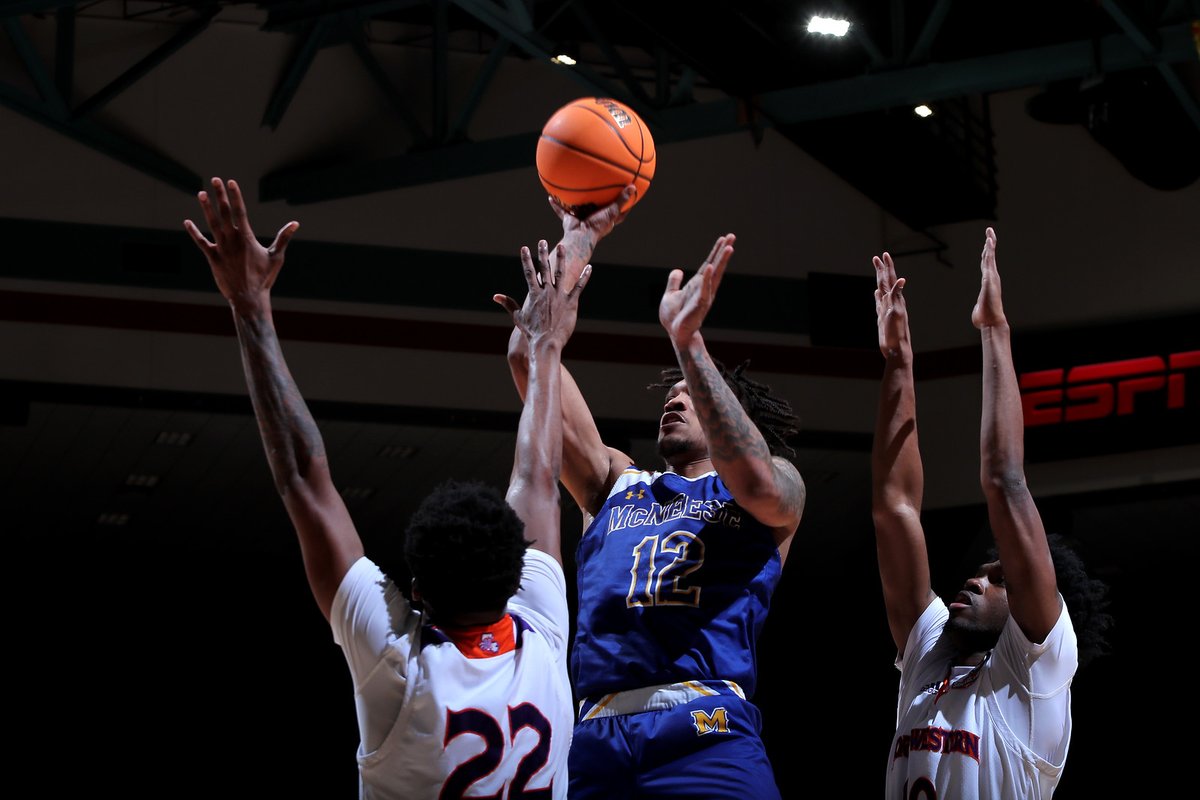 RenardSports's tweet photo. Kellon Taylor’s career-high lifts No. 7 McNeese over No. 6 Northwestern State

https://t.co/5LBQo3sUqN

#McNeese https://t.co/ulKEOyZ1JQ