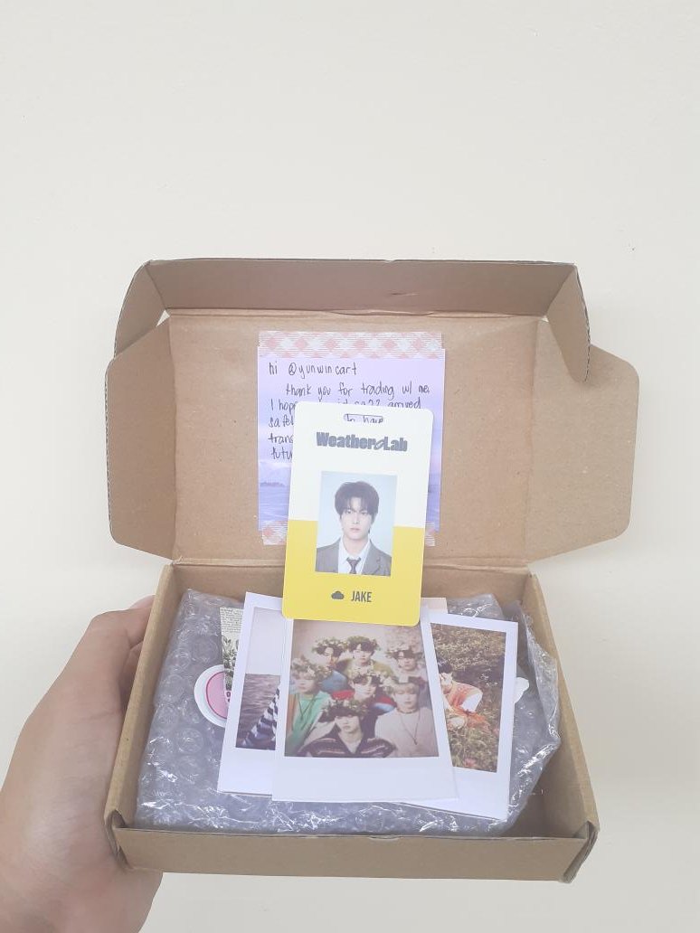 yeonwyn's tweet photo. 💌💌💌
@lshnnhyd 

thank you so much for trading with me! jake arrived safely and in the cutest packaging pa. 🥺 thank you so much for the pretty freebies din. i  love it t_t 
#forween https://t.co/atcaJ3vEwy