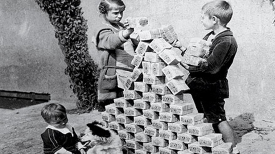 現在のロシアでは物の値段が1時間単位で上がっているため リアルタイムの値段が反映される通販サイトの値段を見比べながら店舗で買い物をしているらしい Togetter 現在のロシアでは物の値段が1時間単位で上がっているため リアルタイムの値段が反映される通販サイトの値段を見比べながら店舗で買い物をしているらしい Togetter