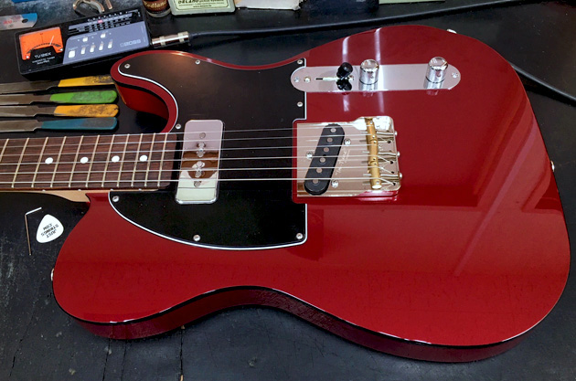 ご覧の通り 濃厚でディープなレッド・メタリックを マッチング・ヘッド