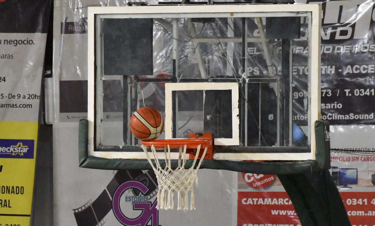 La Rosarina decidió que las condiciones están dadas para que desde la semana próxima se puedan disputar los torneos locales, suspendidos días atrás antes de poder arrancar. Mirá la fecha
basquetrosario.com.ar/contentFront/b…