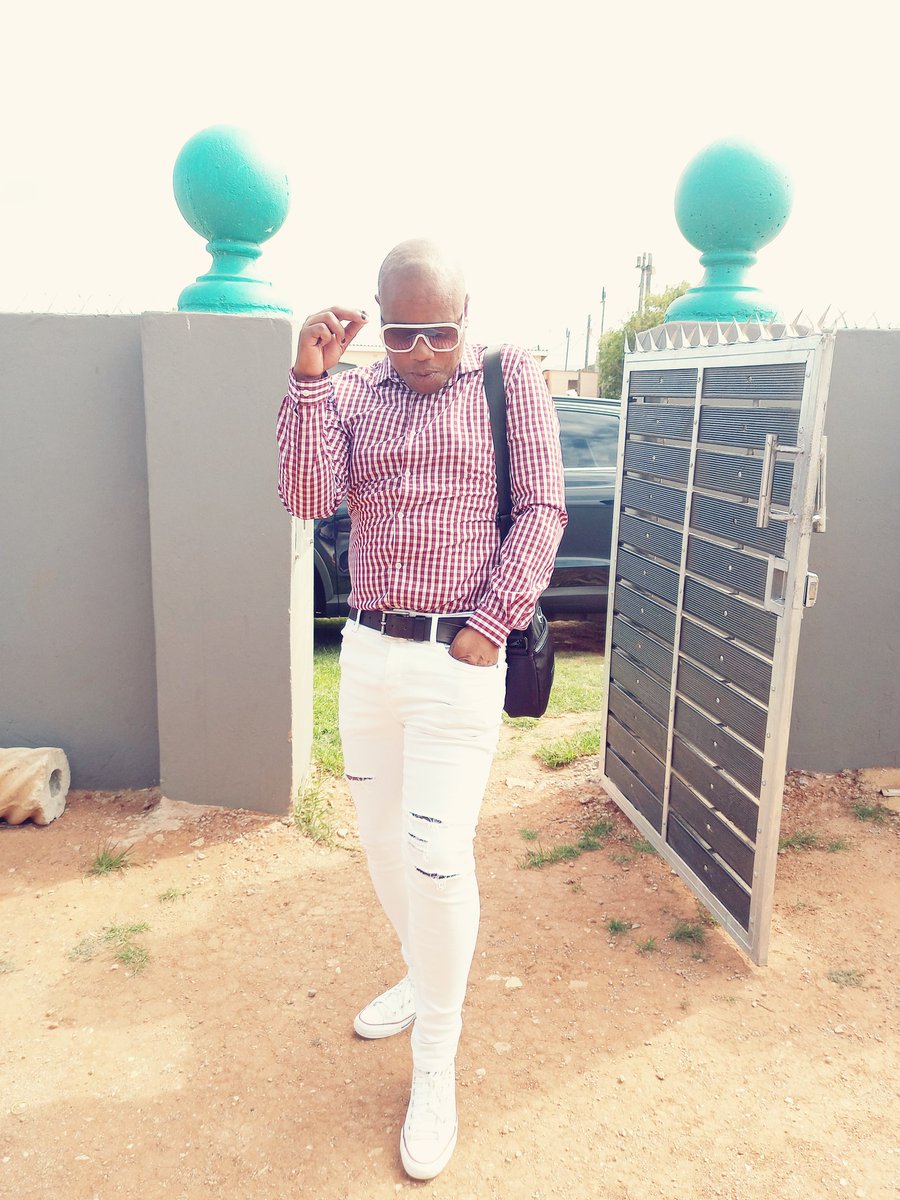 DQFab_ZA's tweet photo. I stopped figuring myself too because I became so exhausted. Do the same. Chithani loomanzi.... Akhonkunku izoxhelwa apha. Ibalekile.

#DQFab
#ThursdayMorning https://t.co/K5dzD0OKdm