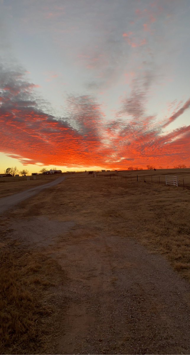 TheDiff25's tweet image. With 2743 inches of mud in Mississippi it’s really making me miss the pretty sky’s and Oklahoma