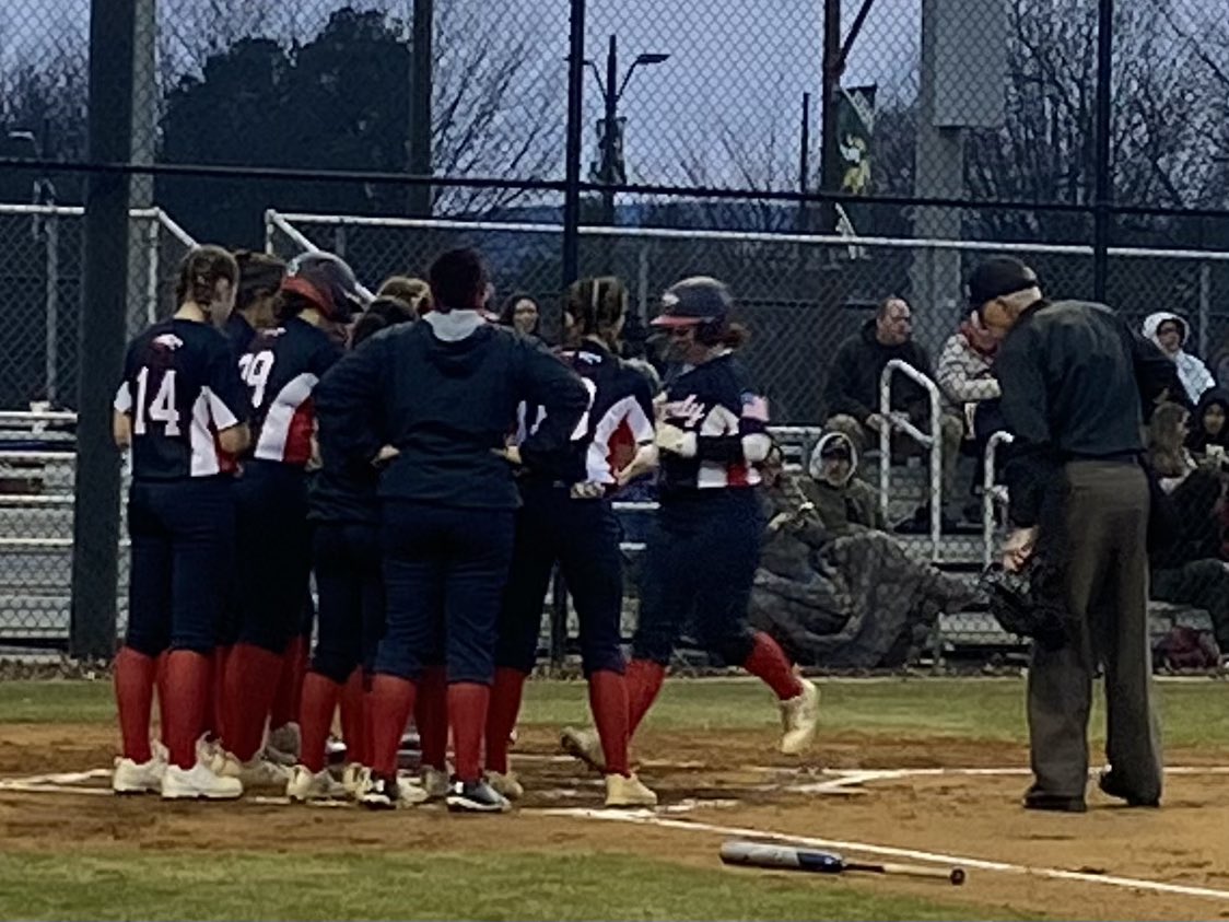 lhseaglessb's tweet photo. Congrats to our girl LC Smith on her first home-run of the high school season. The 6th pitch and it was gone! A huge highlight of the night. Way to go LC!! https://t.co/C9bwmWZ6Tf
