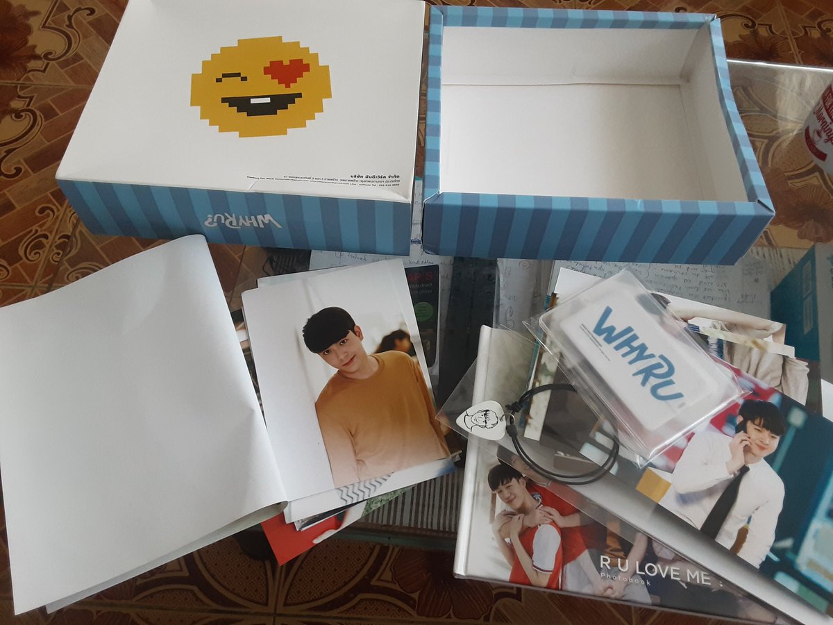 Prieselbeeren29's tweet photo. After decade finally I received it 😂😂😂 donut box nga !! #whyruboxset https://t.co/tea5PfLcVh