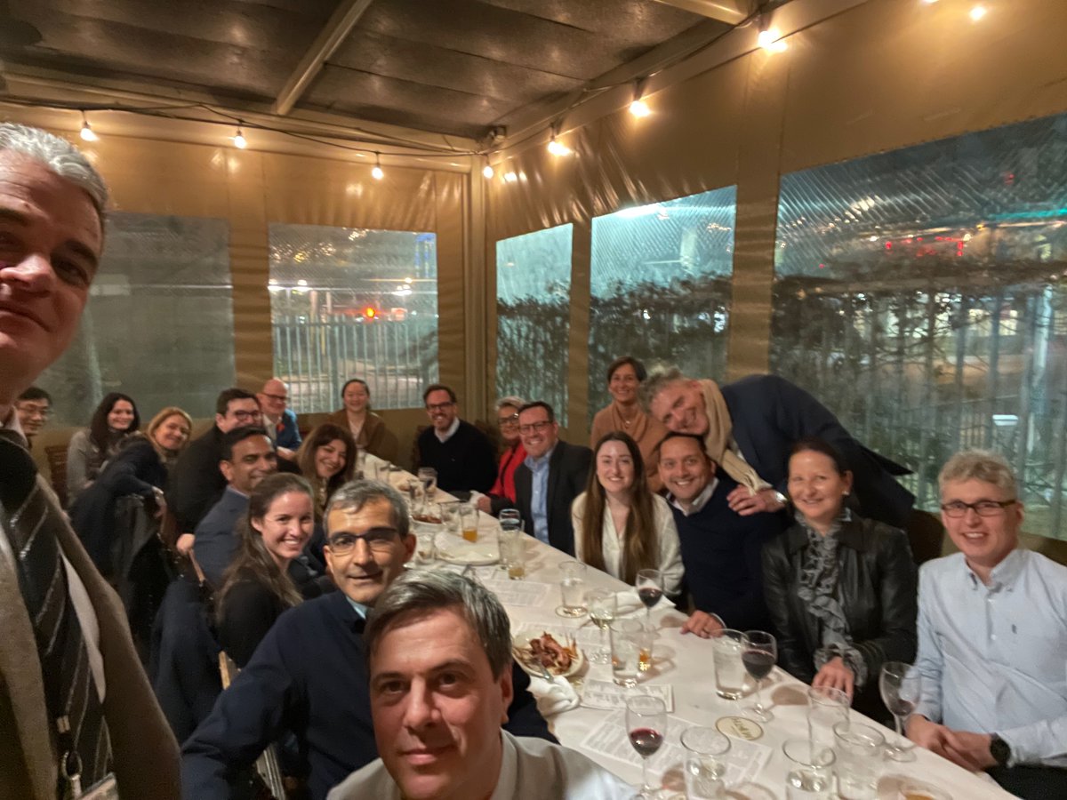 Traditional photo at the end of the @TARPSWG semiannual meeting & dinner at @SocSurgOnc . Thanks everybody who made it to come in person and to all who zoomed in! Another step forward of the global initiative to understand and improve the management of #retroperitoneal #sarcoma