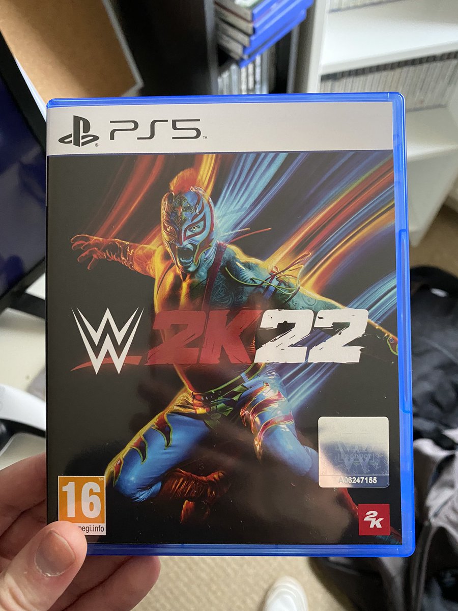 The wait is finally over! So hyped to have a new wrestling game in my hands again 😬🤼 #WWE2k22