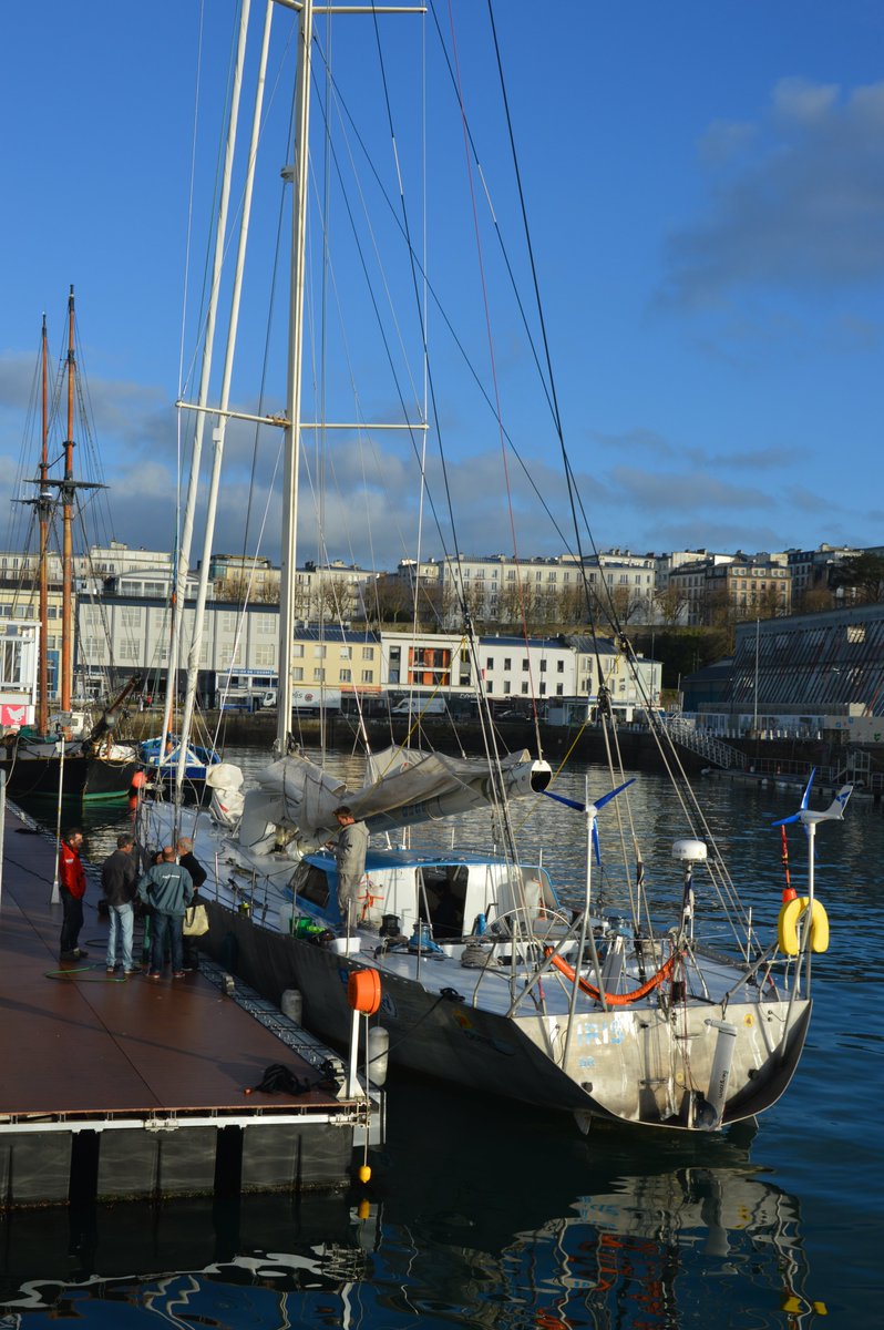 📣 HOME SWEET HOME ⚓️ | 96 jours de mer, 17 500 Nm, 56 jours au près, 3 escales, 6 passages de l’équateur, 4 dépressions, 42 nuits étoilées… Iris est arrivée au port de #brest, quai Malbert, ce matin à 6h00. Mission accomplie ! 👏 Un grand #BRAVO à l’équipage !