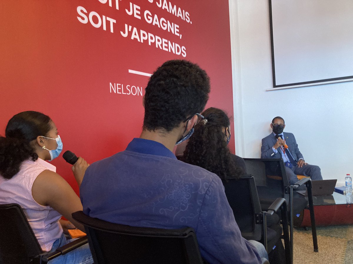 AUF_AfriqueAOI's tweet photo. Le CEF Antananarivo accueille M. Mija Rasamizafy pour présenter le métier de diplomate. https://t.co/tmQ29zeJbi