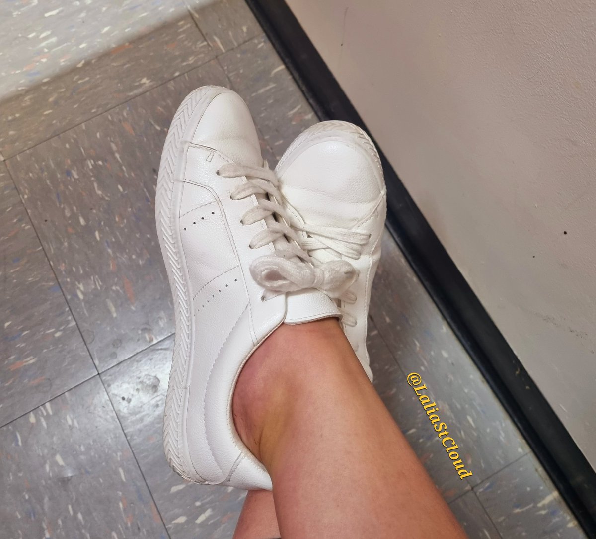 LaliaStCloud's tweet photo. Kiss the tip, just the tip 😈
#footworshi̇p #Feet #buyingcontent #sellingcontent https://t.co/cuYmDKc9VY