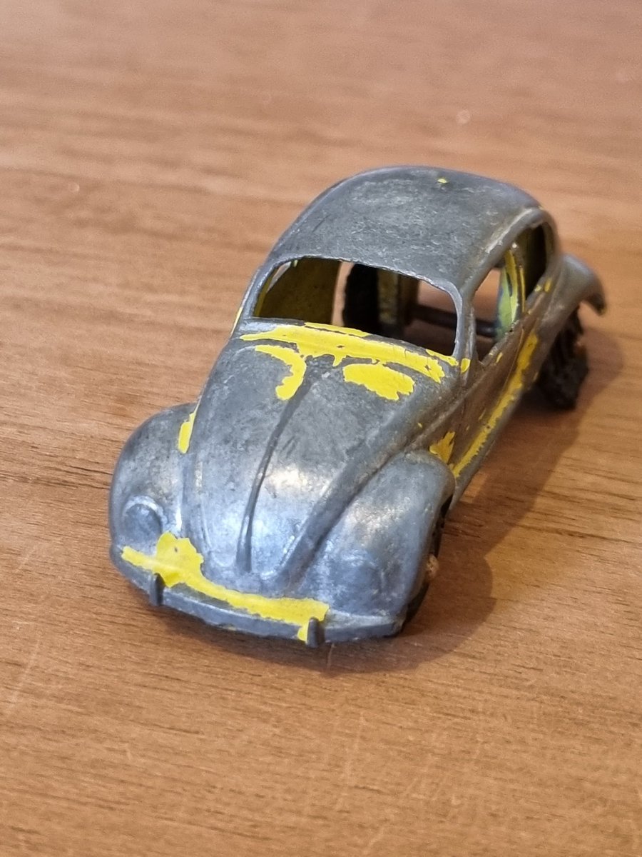 WeLoveDiecast's tweet photo. We've not done a #BashedUpThursday for a while, thought we'd share this Vintage Volkswagen Beetle made in Hong Kong by Marx #WeLoveDiecast #Volkswagen #VW #Beetle #MarxToys #Diecast #ToyCar #VintageCar #HongKong https://t.co/NiqQRCgs5M