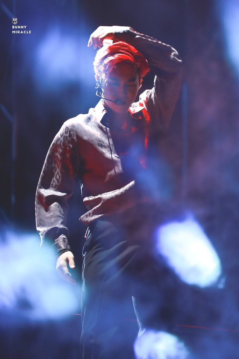 hourlyEXO's tweet photo. [@weareoneEXO #SUHO] https://t.co/cHglr4Sl1l