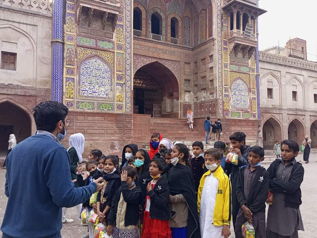 virsa222's tweet photo. Sultan, Sabeel wali &amp; Gali surjan singh 
kids enjoyed the every street and learned the the great history and heritage of our past .
in the end We gave them the lunch packets . https://t.co/NiEsvijp41