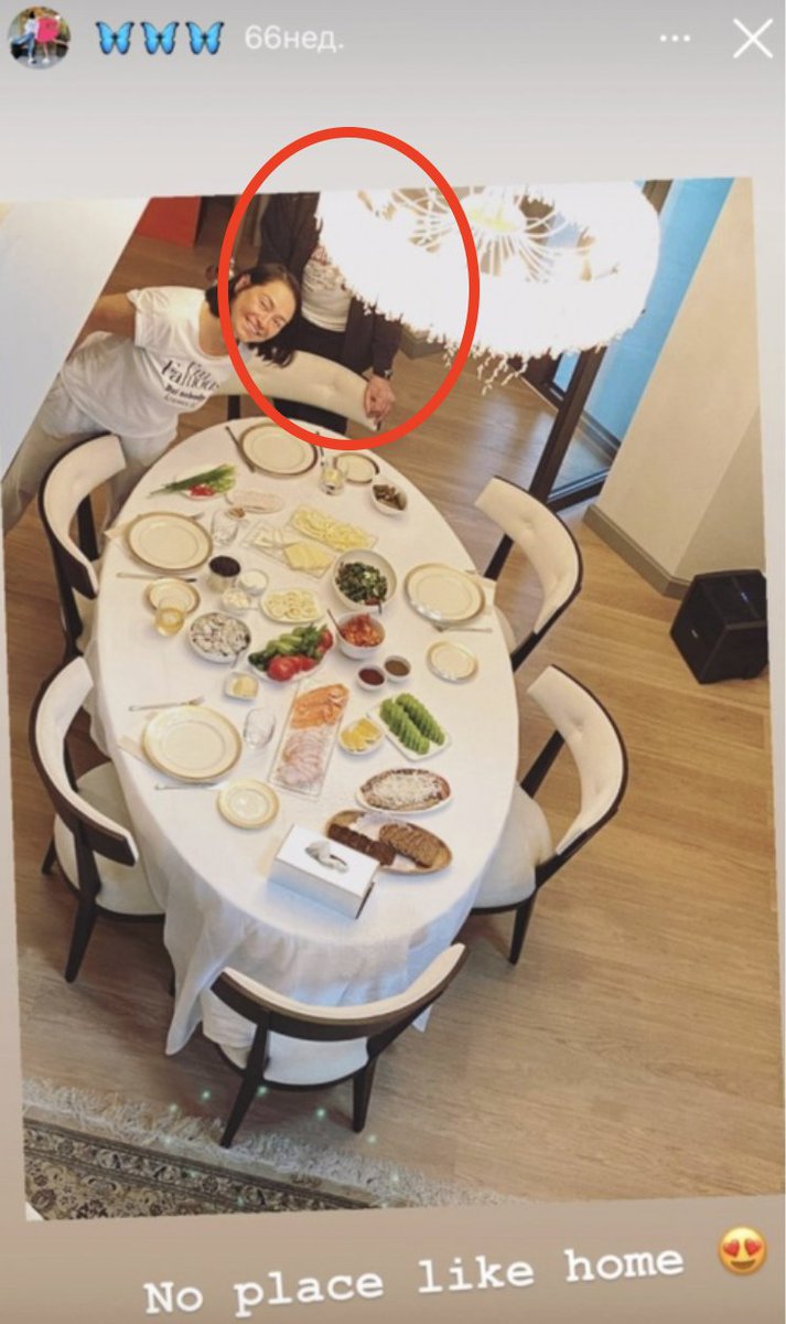 Our glamorous Londoner Polina is her daughter from a previous marriage. Here are the pictures that Polina took at her mom’s house in Moscow. There are portraits of Lavrov on the table, very cute. On the third shot you can see Lavrov himself in the flesh.