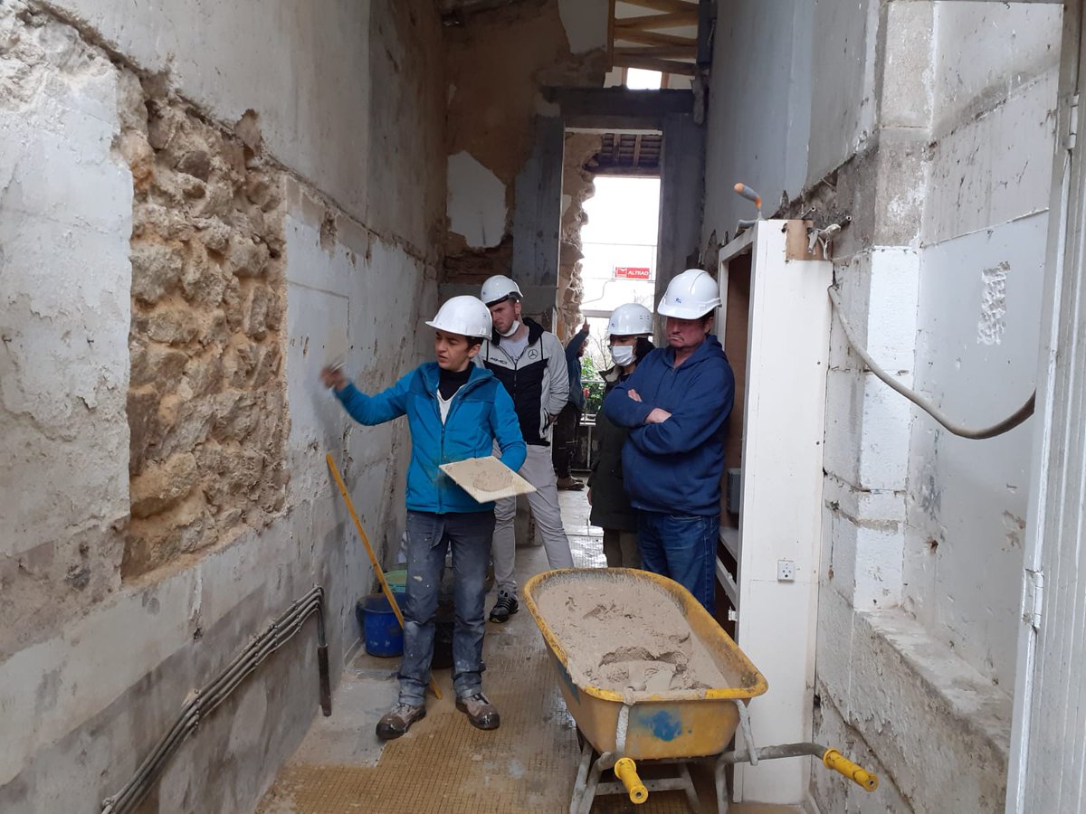 FTravail_BZH's tweet photo. "Le #bâtiment, ce sont aussi des #femmes ! Il y a 10 ans, elles représentaient 10% des emplois dans le secteur, aujourd'hui elles sont 13% ! On y est pas encore mais ça grimpe année après année" Stéphane Le Teuff, président de la FRB https://t.co/xR6yPzRX7E