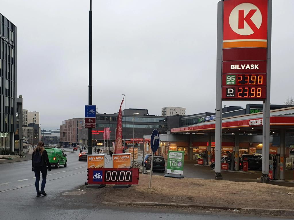 Diese norwegische Tankstelle hat nun die Spritkosten für Radfahrer ausgewiesen: