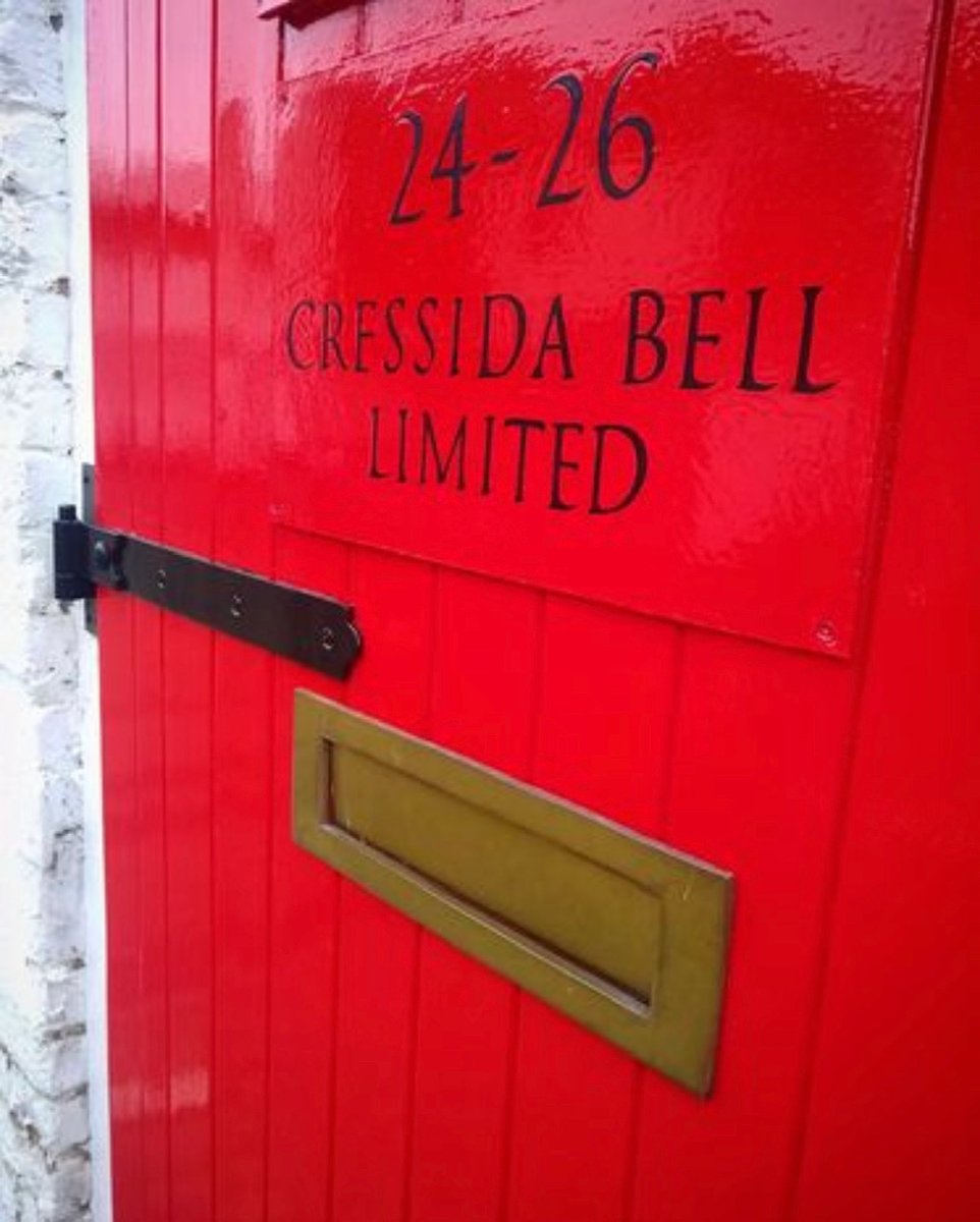 CressidaBell's tweet photo. Lovely newly painted shiny red front door.
#cressidabelllimited #redfrontdoor https://t.co/YUwFebXET5