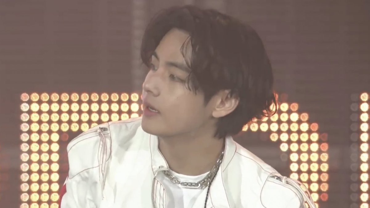 archivefortae's tweet photo. HE LOOKS SO FINE https://t.co/o7mjl6lSqb