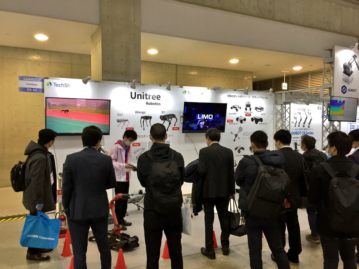 TechShareStore's tweet photo. 国際ロボット展２日目です。
四足歩行ロボットの展示では黒山の人だかりでした。
今回は、新機種Go1と、ロボットアームZ1を搭載したAliengoのデモを行っています。
展示は土曜まで行っていますので、東5ホールの E5-01, E5-02 へ是非お越しください！ https://t.co/SY1tAkxhhm