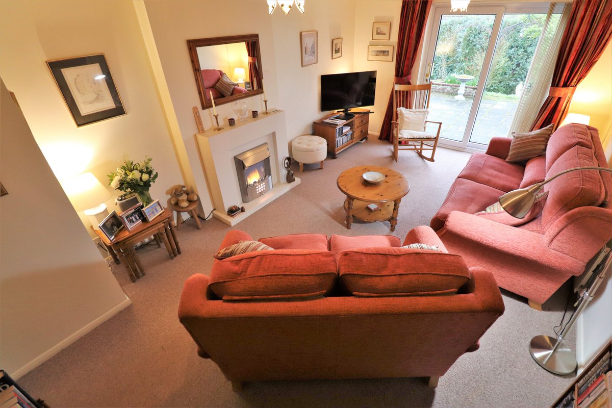 RRKProperty's tweet photo. Take a look at this lovely bungalow for sale in Osbaston, Monmouth. With conservatory, front and back garden, attached garage and driveway with parking for several cars!!!
#bungalow #Monmouth #bungalowforsaleinmonmouth #bungalowforsaleinmonmouthshire https://t.co/mI1O3viYbS