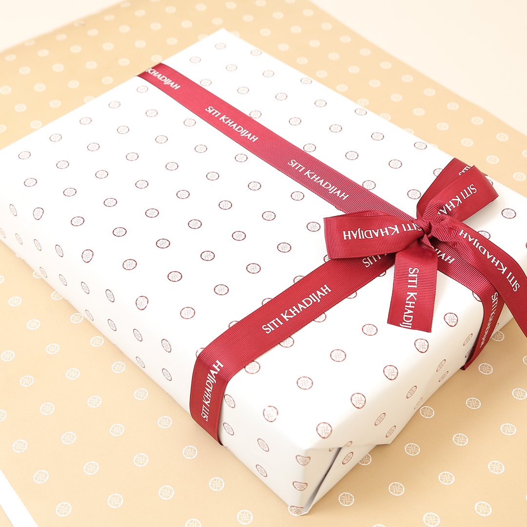 TelekungSK's tweet photo. Sebelum ni ramai sangat yang tanya,
"Ada buat wrapping service tak sis?"
Esok kita bagi full details ok? 😍
#wrappingservice
#telekungSK https://t.co/4QvHluFVt6
