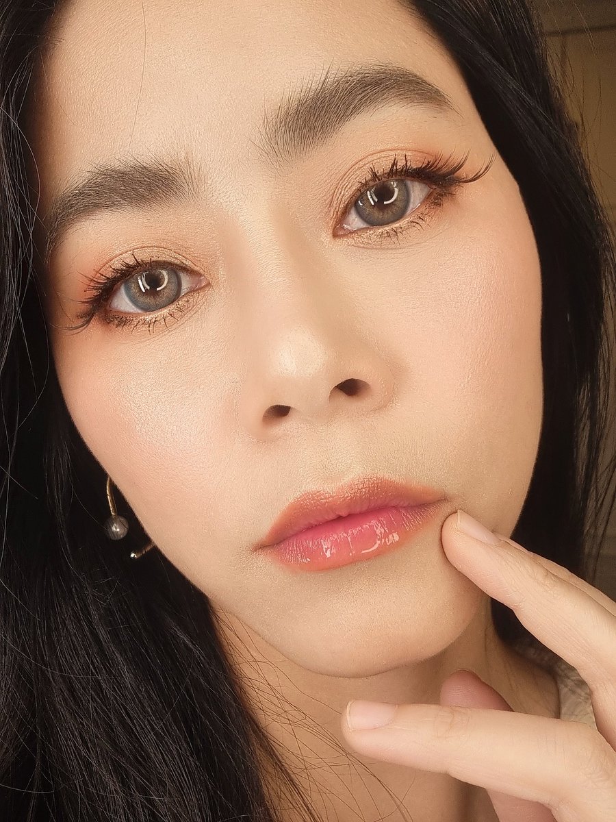 PoonxP's tweet photo. 💖💄ลิปกลอสใสแท่งโปรด Rom&amp;nd Glasting Water Gloss #01 ชอบมากกกก ให้ความฉ่ำวาวขั้นสุด! แต่ไม่เหนียวหนึบปากเลย เป็นลิปกลอสที่สบายปากดีเลยค่ะ ทาแล้วเย็นๆกลิ่นมินต์ๆ ทาทับลิปอะไรก็สวย 
#ใช้แล้วชอบ #ลิป #คสอเกาหลี #HowtoPerfect #ใช้จริงรีวิวจริง #ใช้ดีบอกต่อ #romand #howtobeauty https://t.co/sW6FnxXwYo