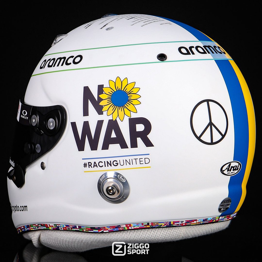 ZS_Racing's tweet photo. 𝑰𝒎𝒂𝒈𝒊𝒏𝒆 🕊

Een prachtige helm met een nog mooier statement van Sebastian Vettel 🙏🏼
Tijdens de testdagen in Bahrein draagt de Duitser deze helm 👏🏼

#ZiggoSport #SebastianVettel #NoWar https://t.co/P1mPis0pdr