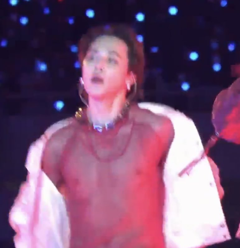 Pjsiska13's tweet photo. you killed me Jimin ah😭😭🔪🔪 https://t.co/6dJ5X3zX7U