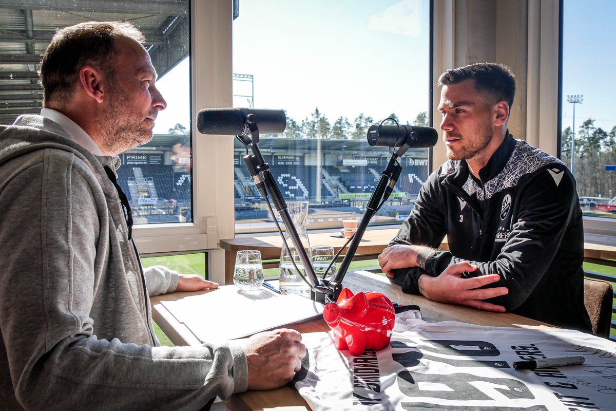 SV_Sandhausen's tweet photo. 🎧 Die elfte Ausgabe unseres Podcast #echtundanders, präsentiert von der @spkhd, ist online! Dario #Dumic spricht über sein erstes Spiel mit der Nationalmannschaft und Weggefährten, wie den Liverpool-Spieler, Daniel Agger.
#SVS1916 #WirEchtAnders https://t.co/XX8xPd1QkW