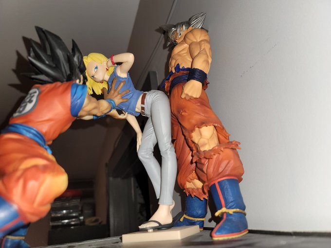 If you don't pose your statues like this, you aren't using them correctly. #DragonBallZ https://t.co<a href="/tag/dragonballz"class="tags"><span>#dragonballz</span></a>