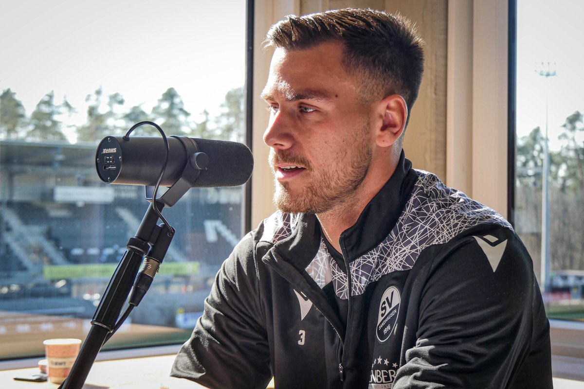 SV_Sandhausen's tweet photo. 🎧 Die elfte Ausgabe unseres Podcast #echtundanders, präsentiert von der @spkhd, ist online! Dario #Dumic spricht über sein erstes Spiel mit der Nationalmannschaft und Weggefährten, wie den Liverpool-Spieler, Daniel Agger.
#SVS1916 #WirEchtAnders https://t.co/XX8xPd1QkW