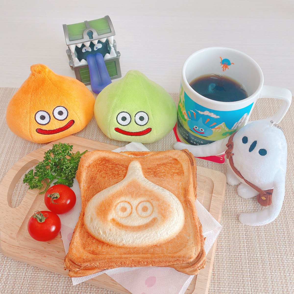 bianka_dq's tweet photo. スライムホットサンドがあらわれた！
なかみはハムチーズのようだ！

#ドラクエ #ドラクエウォーク #ドラゴンクエスト #ふくびき所 https://t.co/CRDPhYpADt
