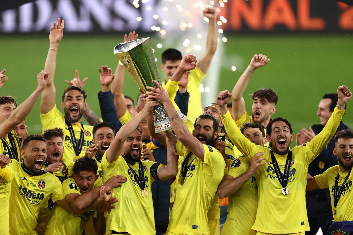 DaniParejo's tweet photo. Es un honor formar parte de esta gran familia... 
Sigamos escribiendo su historia! Felicidades @VillarrealCF ENDAVANT! https://t.co/g3iYXcjF1w