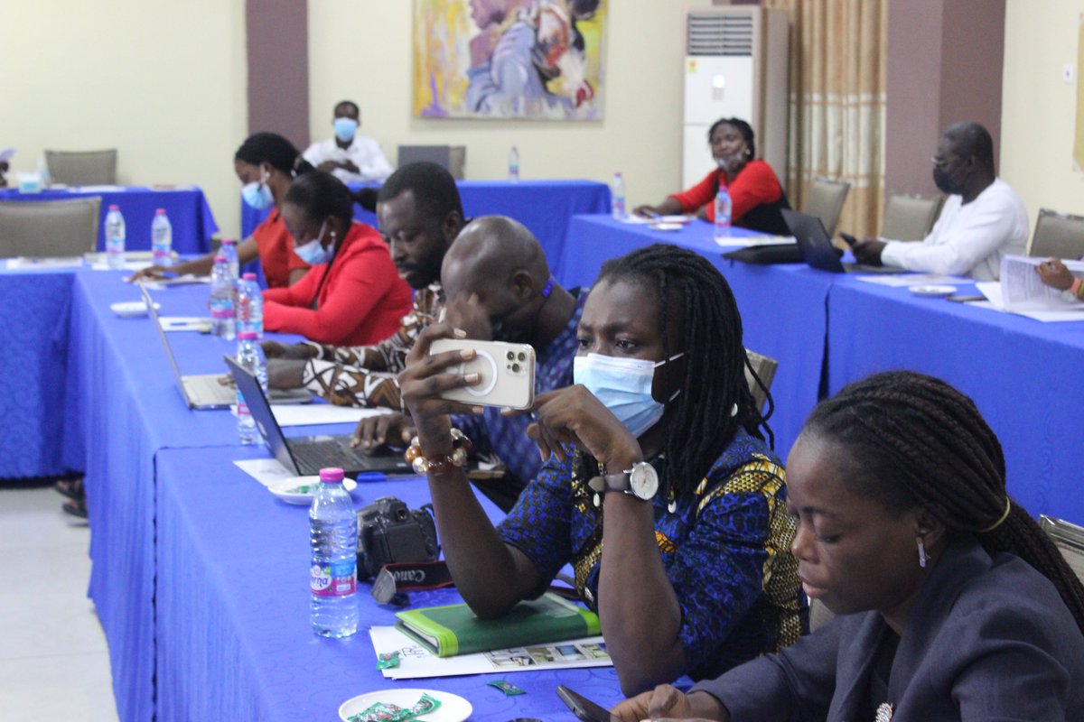 CHRIAFRICAOFFIC's tweet image. Happening now is a sensitization workshop for the Media on Community Service Sentencing in Ghana

This activity is supported by @USAID 

#JSSActivity
#NoBarrierToJustice