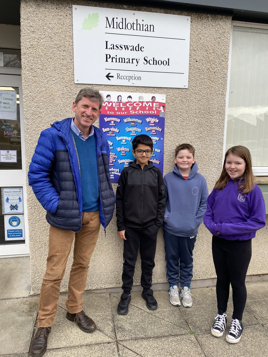 lasswadeps's tweet photo. Wow! We met a REAL author today! We have read both Catscape and Grimm written by Mike and LOVE his books so much we have bought full class sets for novel studies! Thank you Mike Nicholson! @writerblighter #Grimm #Catscape #MikeNicholson #learninglola https://t.co/GlbNwyXZMS