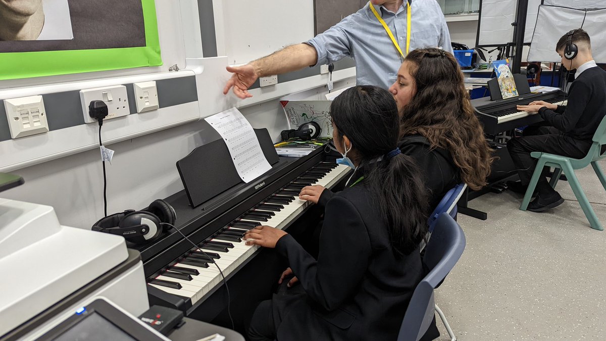 GurdMiss's tweet photo. Our very first piano lessons started today @OfficialNUSA! Massive thanks to @NottMusicHub and David our new teacher for helping spread the love of music at our school ❤️ #AmazingNUSA #Learningmusicisamazing https://t.co/dIyNE4zCjC